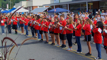 THE FCHS BAND PERFORMS